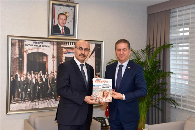 Yüreğir Ziraat Odası Başkanı Mehmet Akın Doğan, Adana Valisi Mahmut Demirtaş'ı makamında ziyaret etti